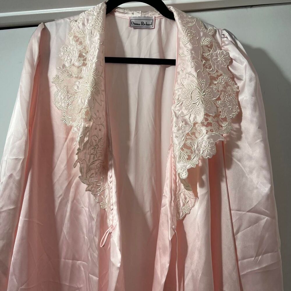 Donna Women's Pink Robe - Picture 3 of 5